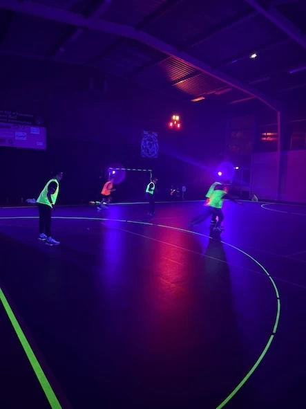 hand fluo contact location matérie